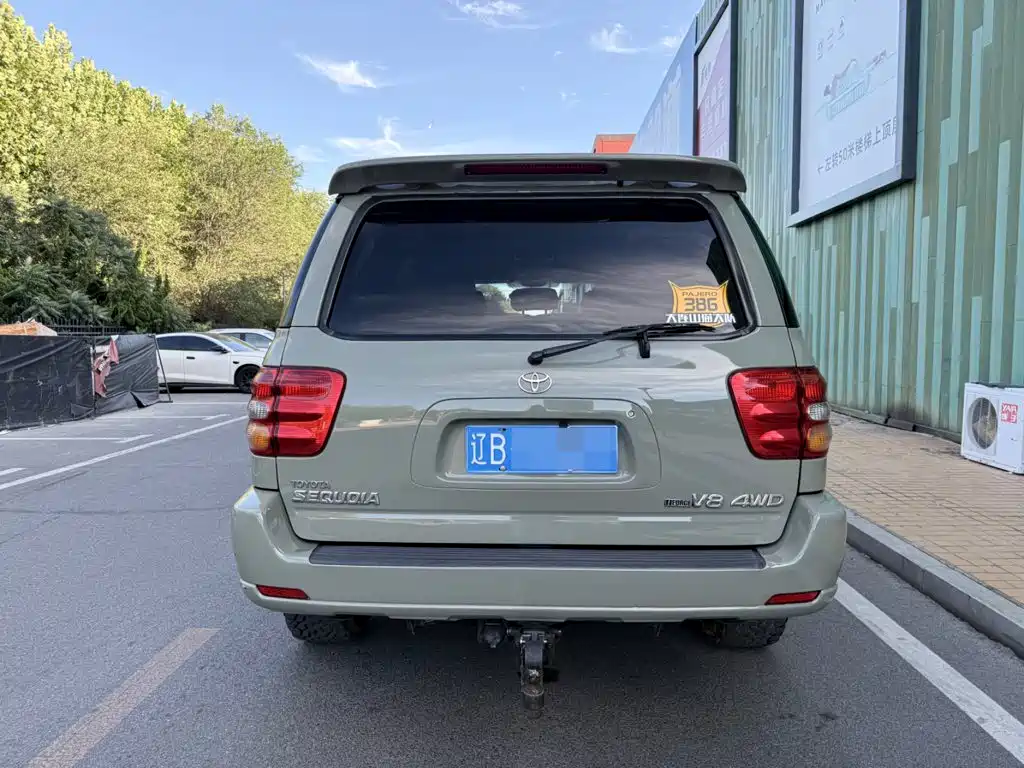 Toyota Sequoia — миниатюра 10