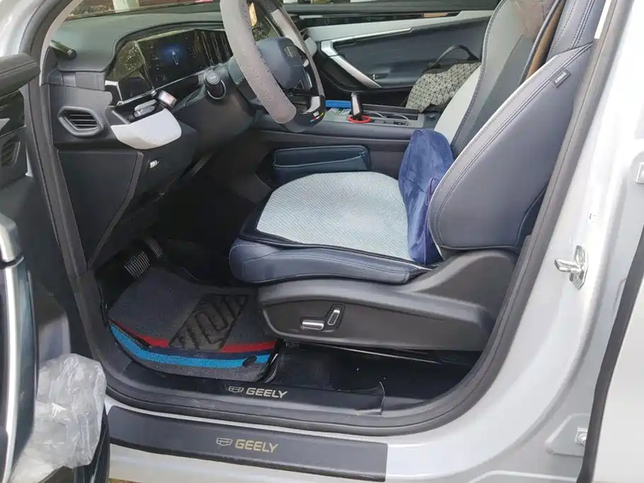 Geely Boyue L — миниатюра 9