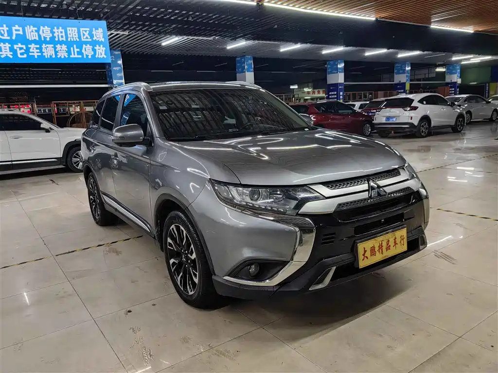 MITSUBISHI OUTLANDER
