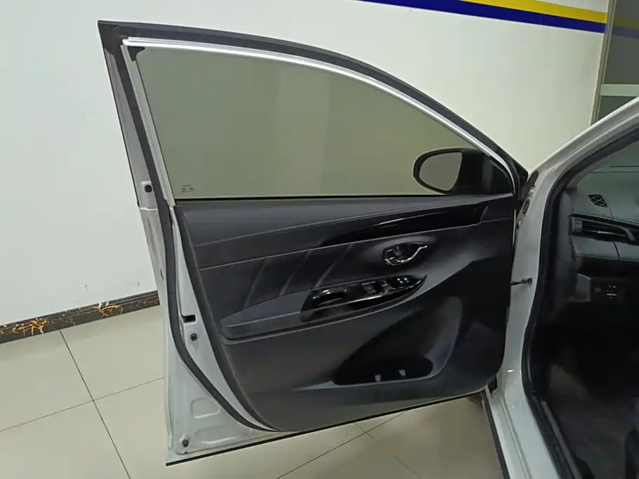 Toyota Yaris L — миниатюра 7