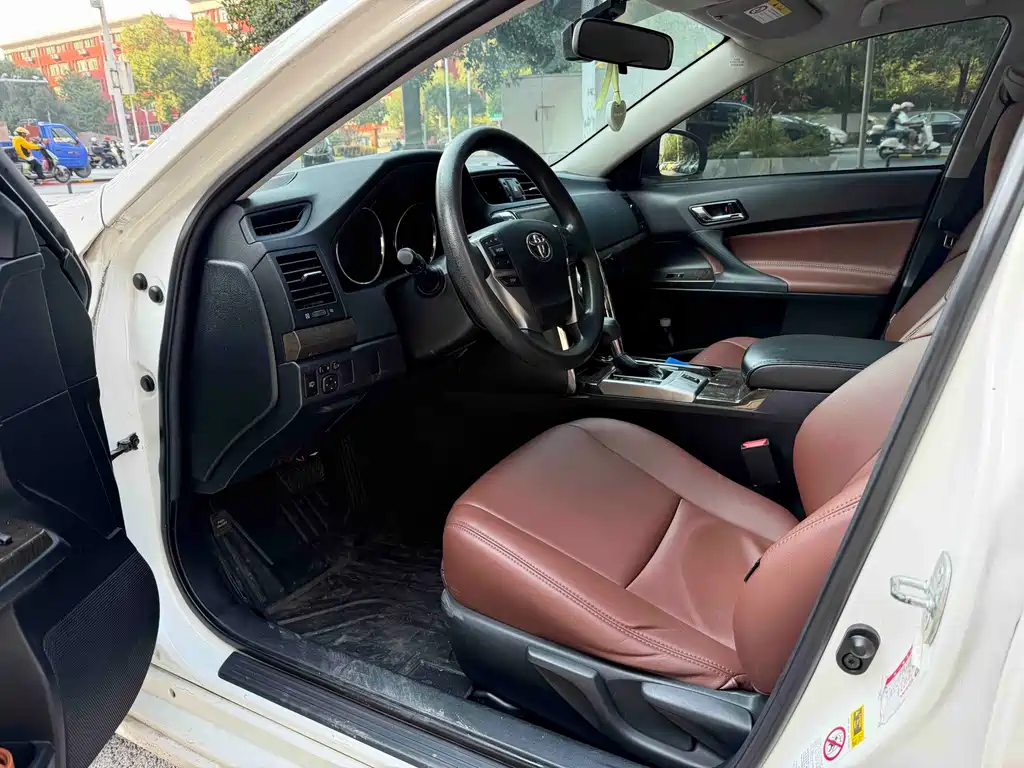 Toyota Reiz — миниатюра 7