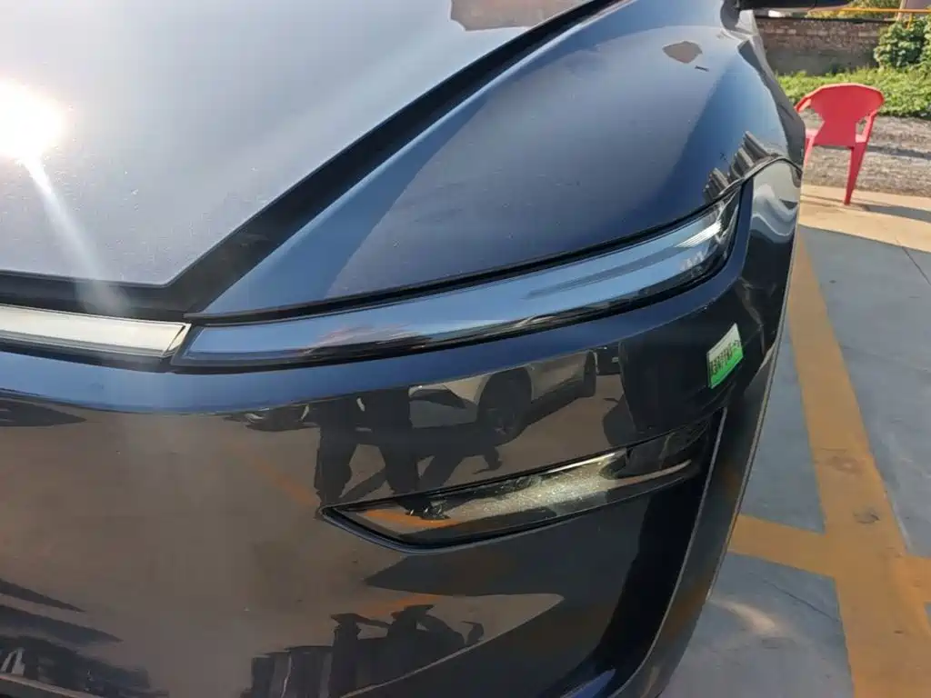 Tesla Model Y — миниатюра 24