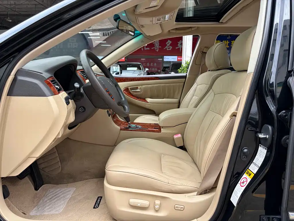 Toyota Crown — миниатюра 4