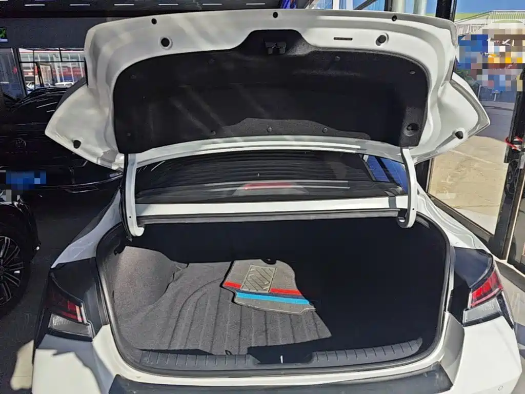 Hyundai Elantra — миниатюра 19