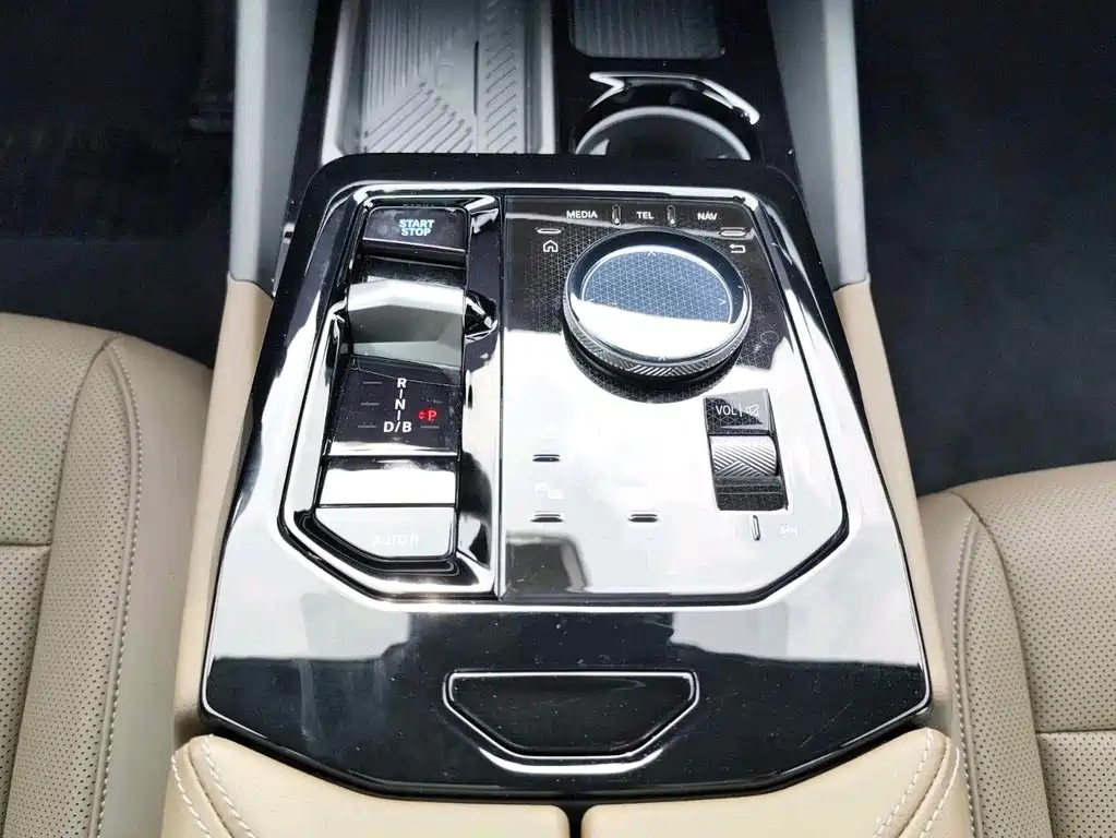 BMW i5 — миниатюра 9