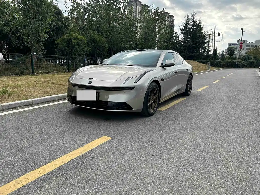 Lynk & Co 10
