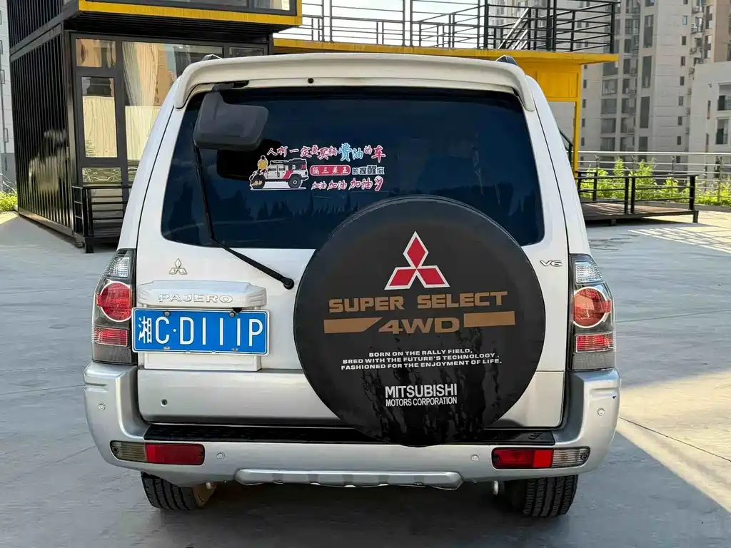 Mitsubishi Pajero — миниатюра 9