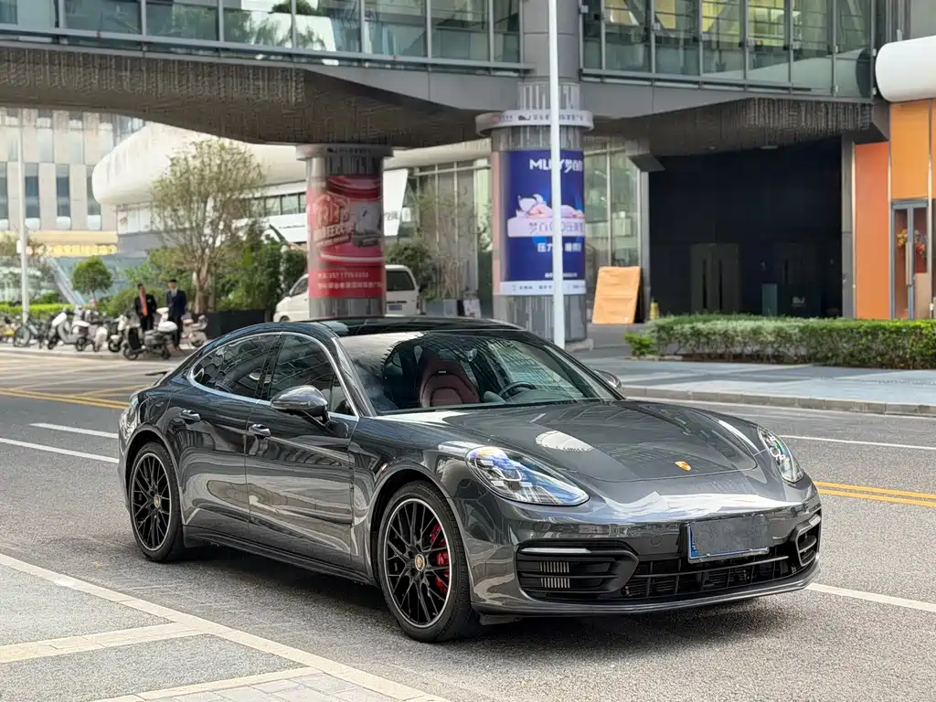 PORSCHE PANAMERA