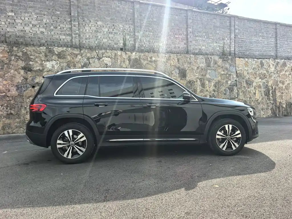 Mercedes-Benz GLB — миниатюра 15