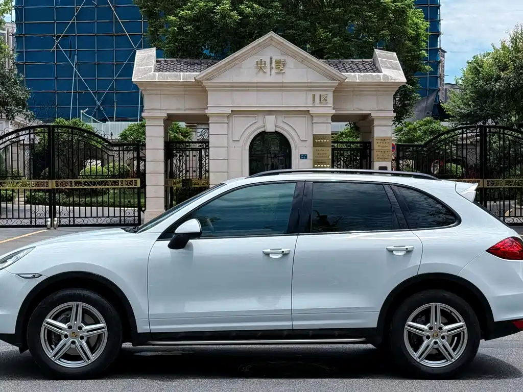 Porsche Cayenne — миниатюра 6