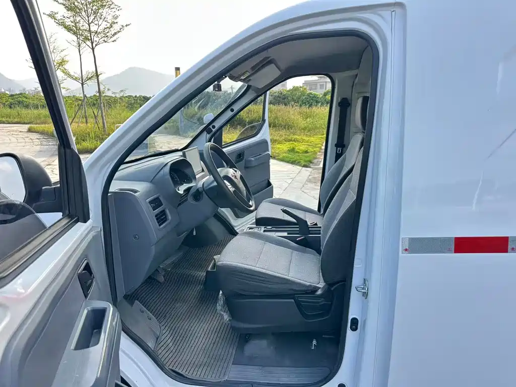 Wuling Yangguang — миниатюра 7