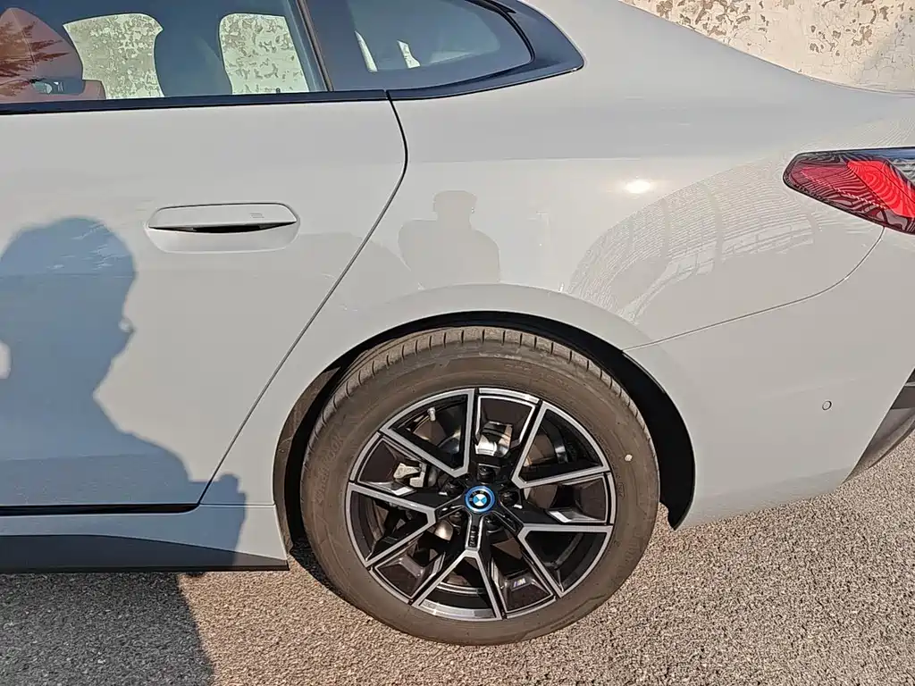 BMW i4 — миниатюра 7