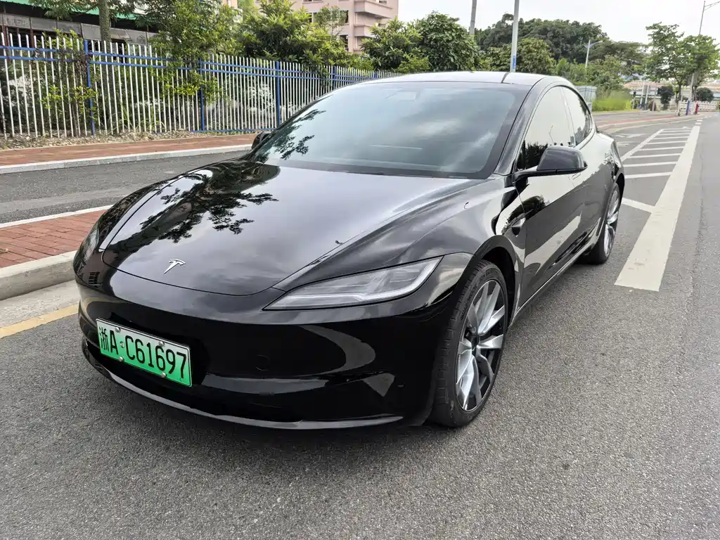 Tesla Model 3 2024