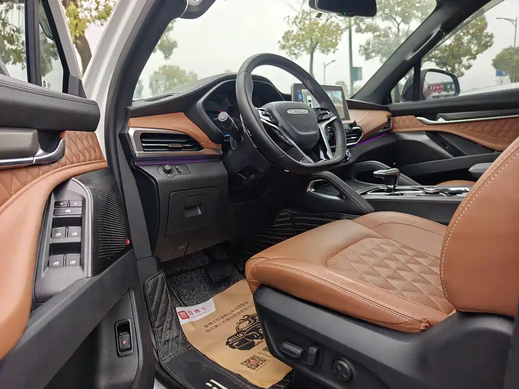 Maxus SAIC MAXUS D90 Pro D90 Pro 2021 2.0T 6 мест