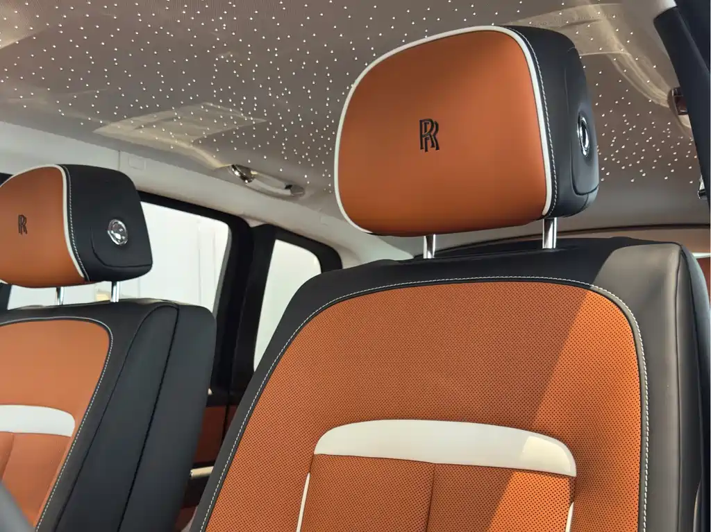 Rolls-Royce Cullinan 2026 мест