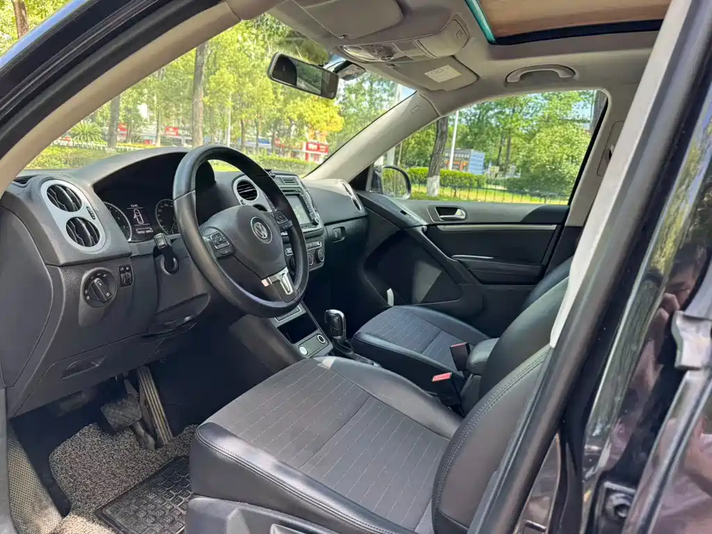 Volkswagen Tiguan 2015 1.8TSI AT