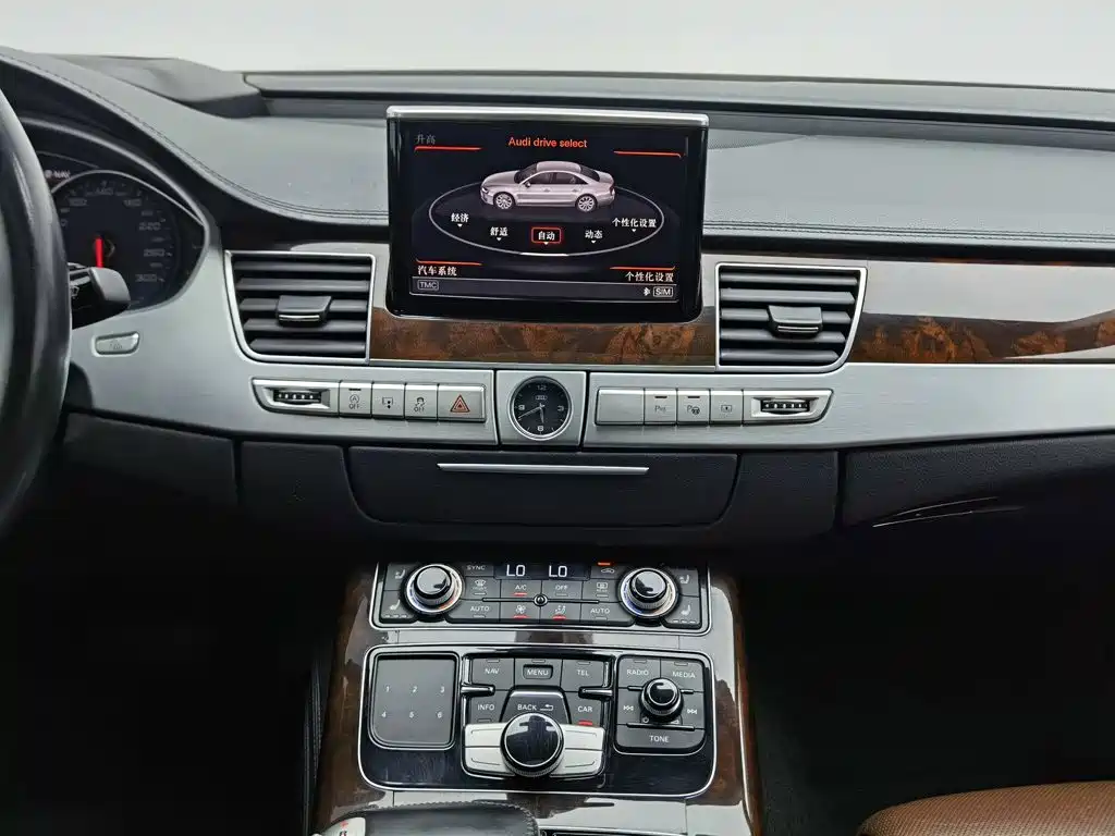 Audi A8 — миниатюра 12