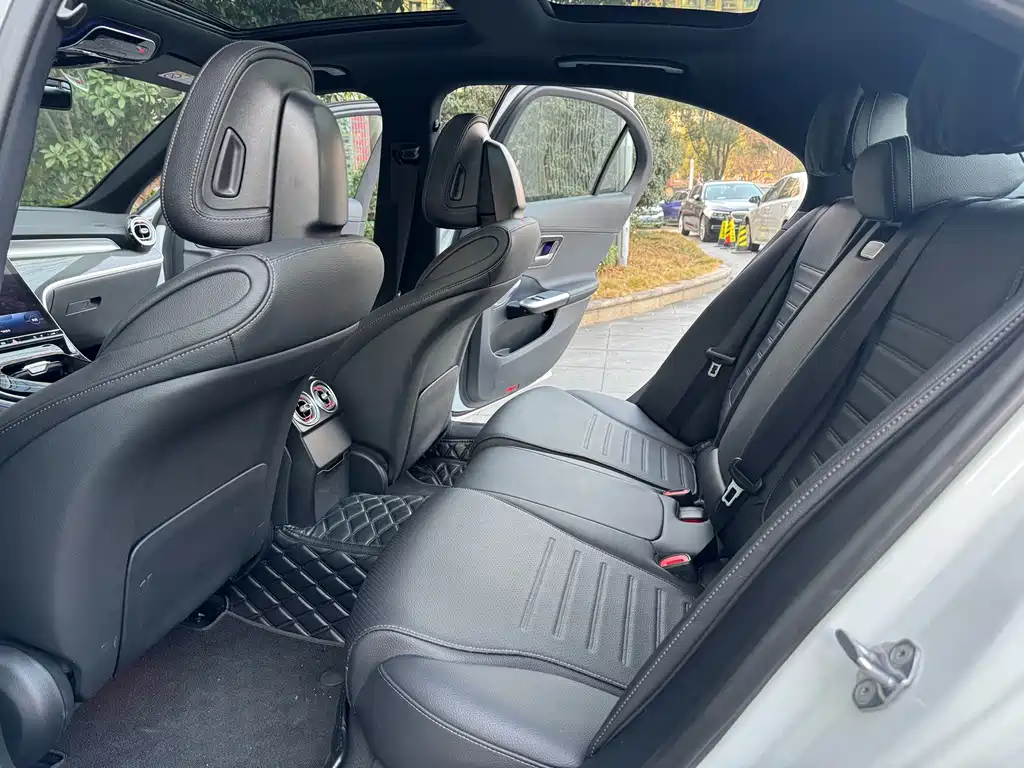 Mercedes-Benz C-Class — миниатюра 7