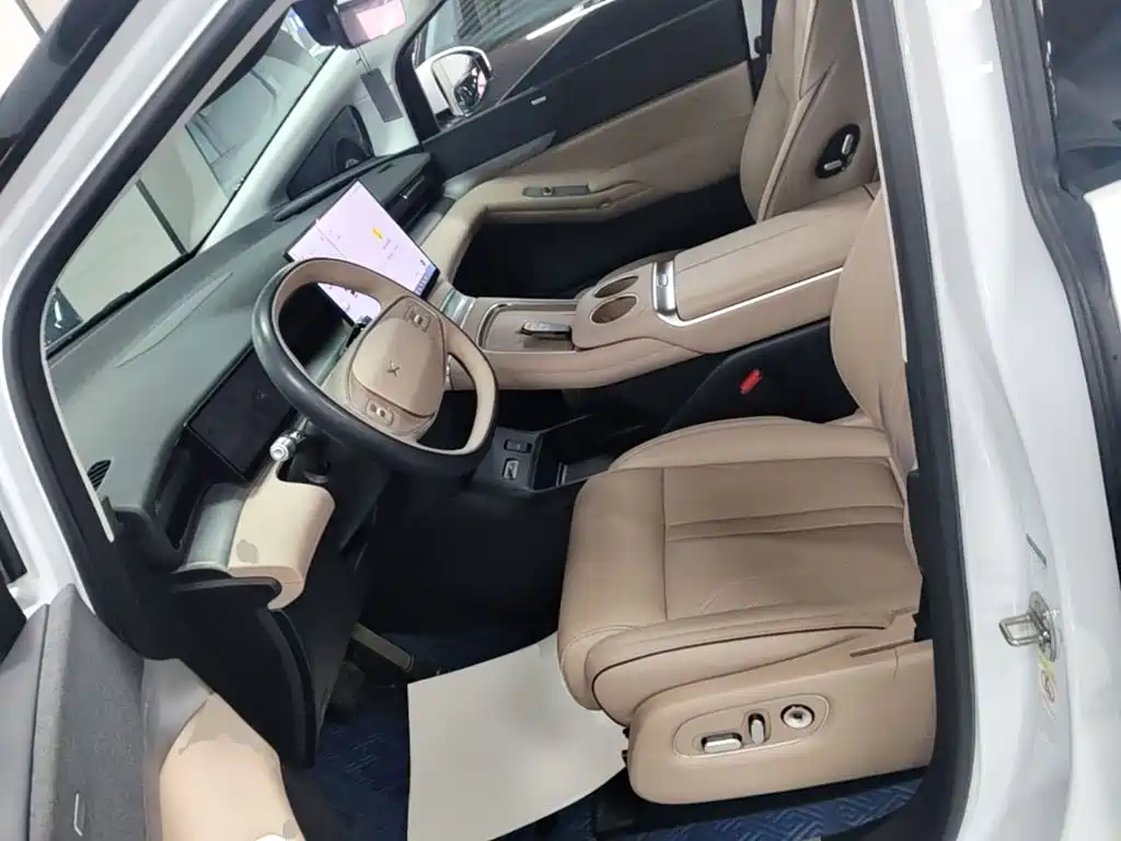 XPeng X9 — миниатюра 15