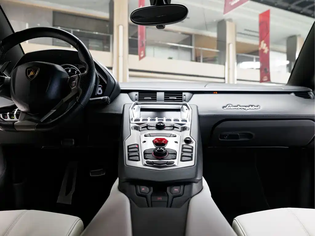 Lamborghini Aventador — миниатюра 13