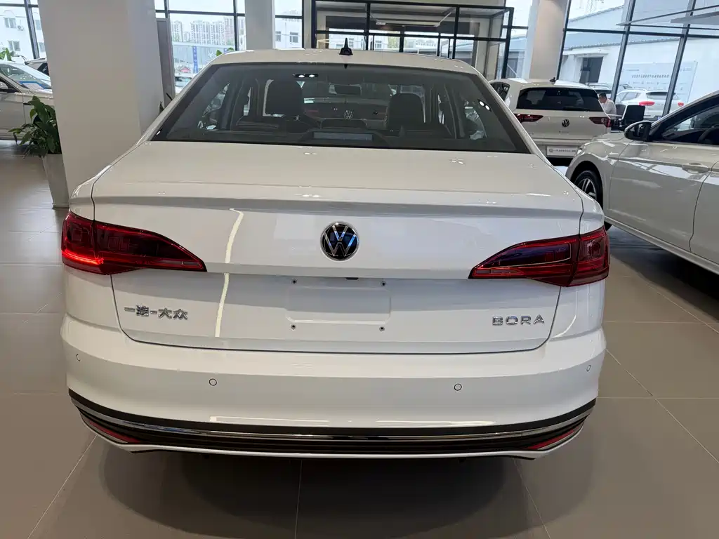 Volkswagen Bora 2026 200TSI DSG