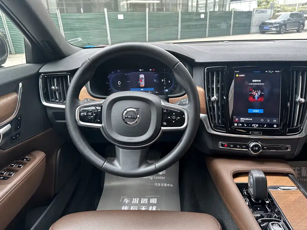 Volvo S90 2024 B5 Luxury