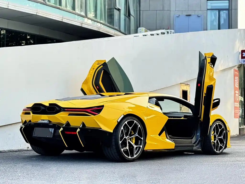Lamborghini Revuelto — миниатюра 2