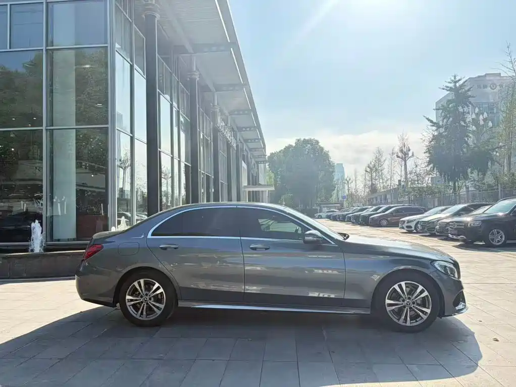 Mercedes-Benz C-Class — миниатюра 4