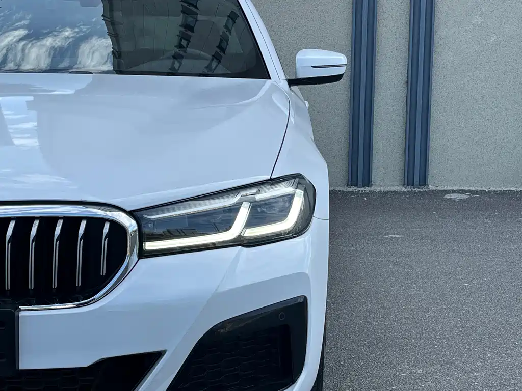 BMW 5 Series — миниатюра 8
