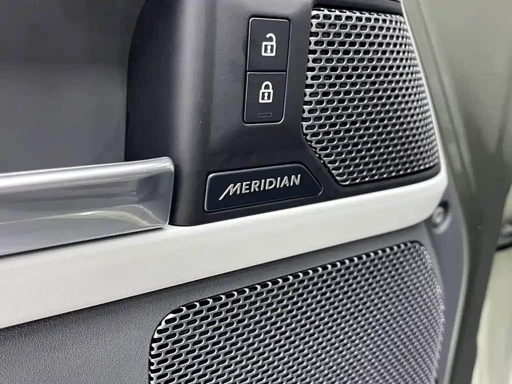Land Rover Defender — миниатюра 17