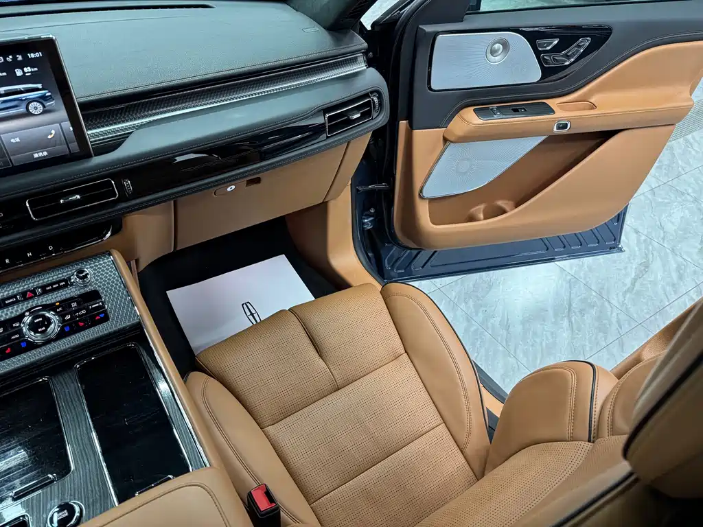 Lincoln Aviator — миниатюра 11
