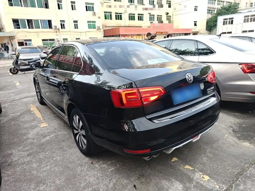 Volkswagen Sagitar 2018 1.6L AT Comfort