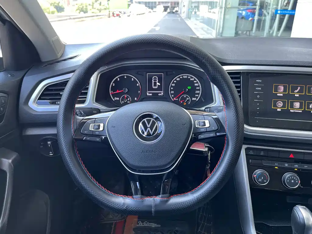Volkswagen T-Roc — миниатюра 7