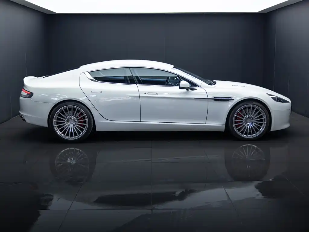 Aston Martin Rapide — миниатюра 5