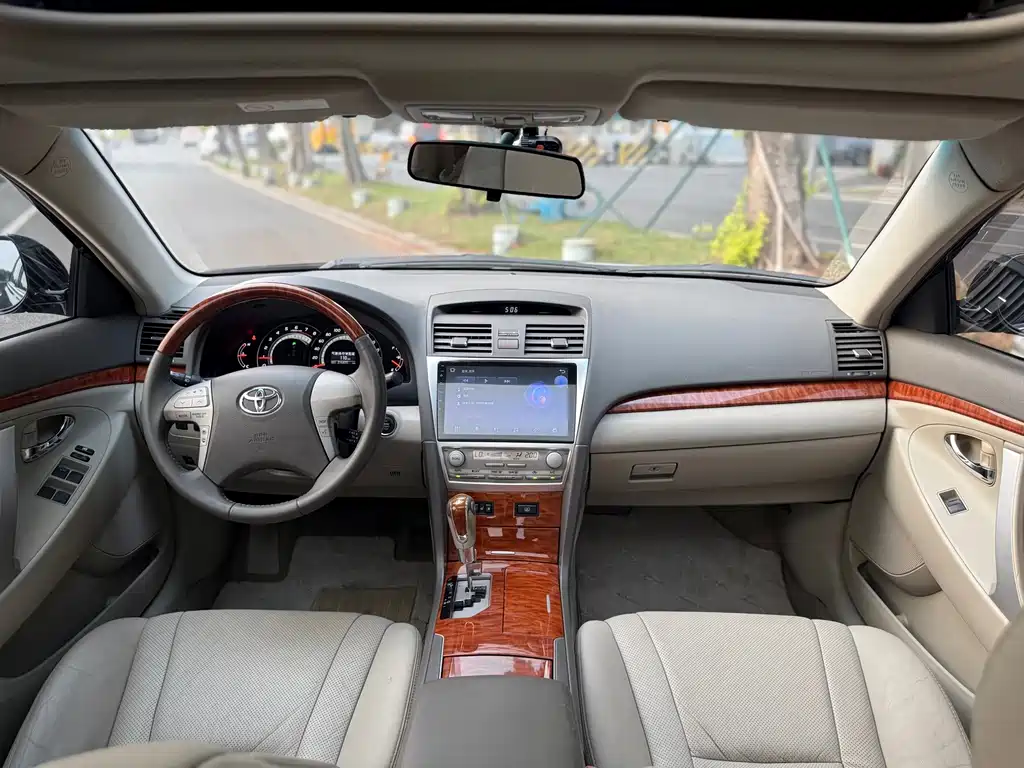 Toyota Camry — миниатюра 6