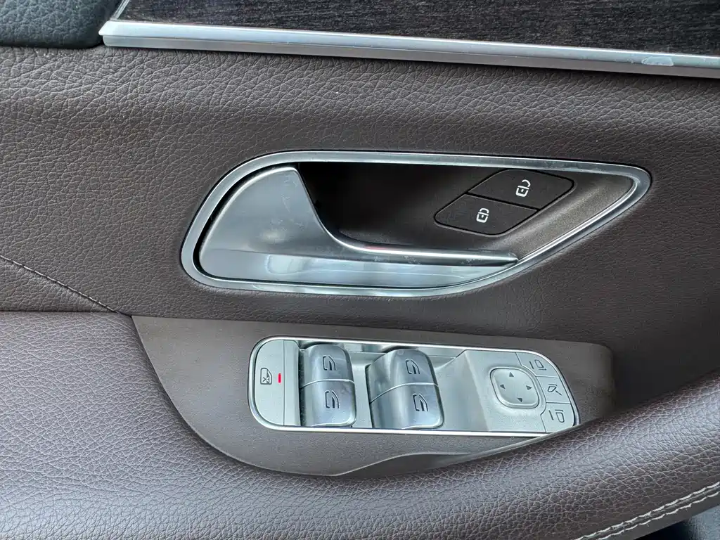 Mercedes-Benz GLE (Import) — миниатюра 32