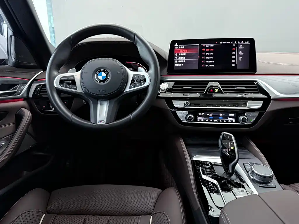 BMW 5 Series — миниатюра 12