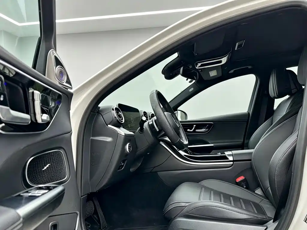 Mercedes-Benz C-Class — миниатюра 6