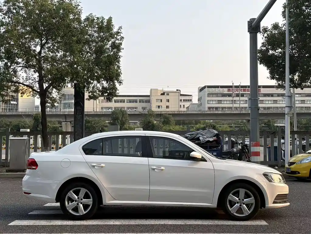 Volkswagen Lavida — миниатюра 4