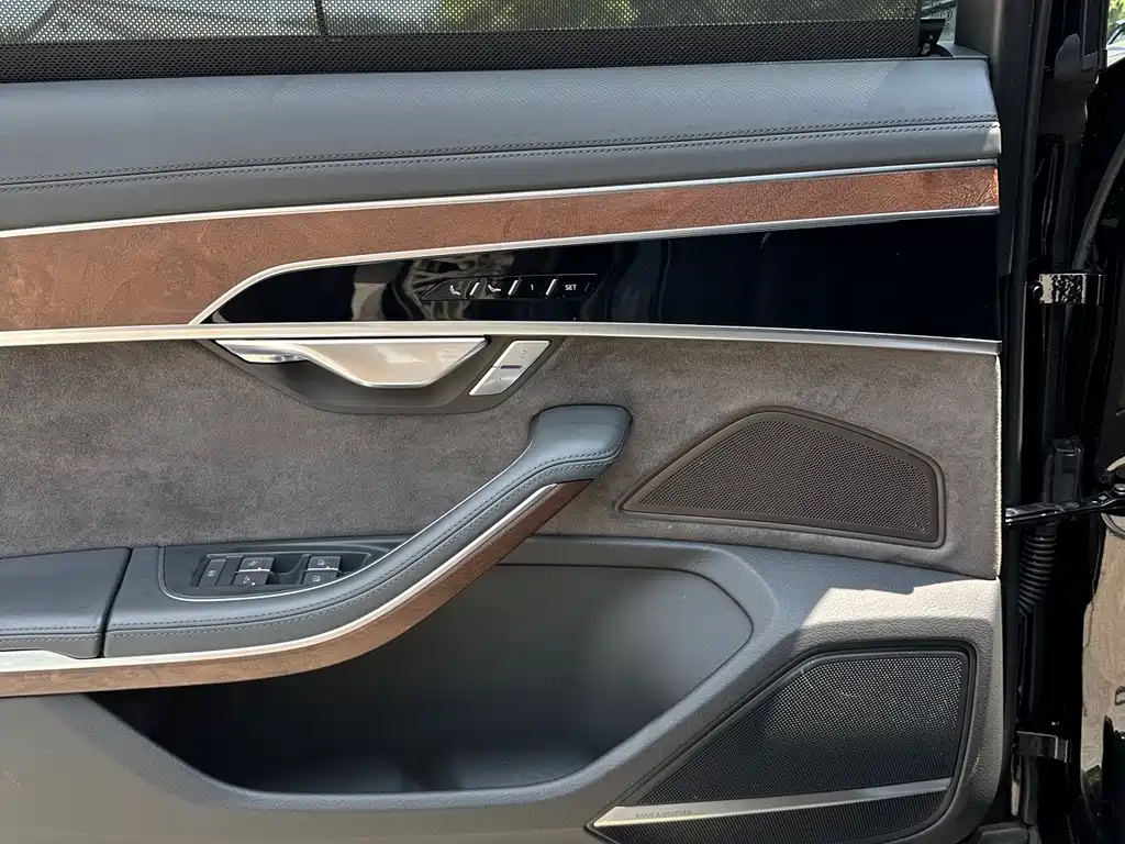 Audi A8 — миниатюра 10