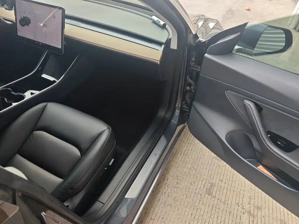 Tesla Model 3 — миниатюра 19