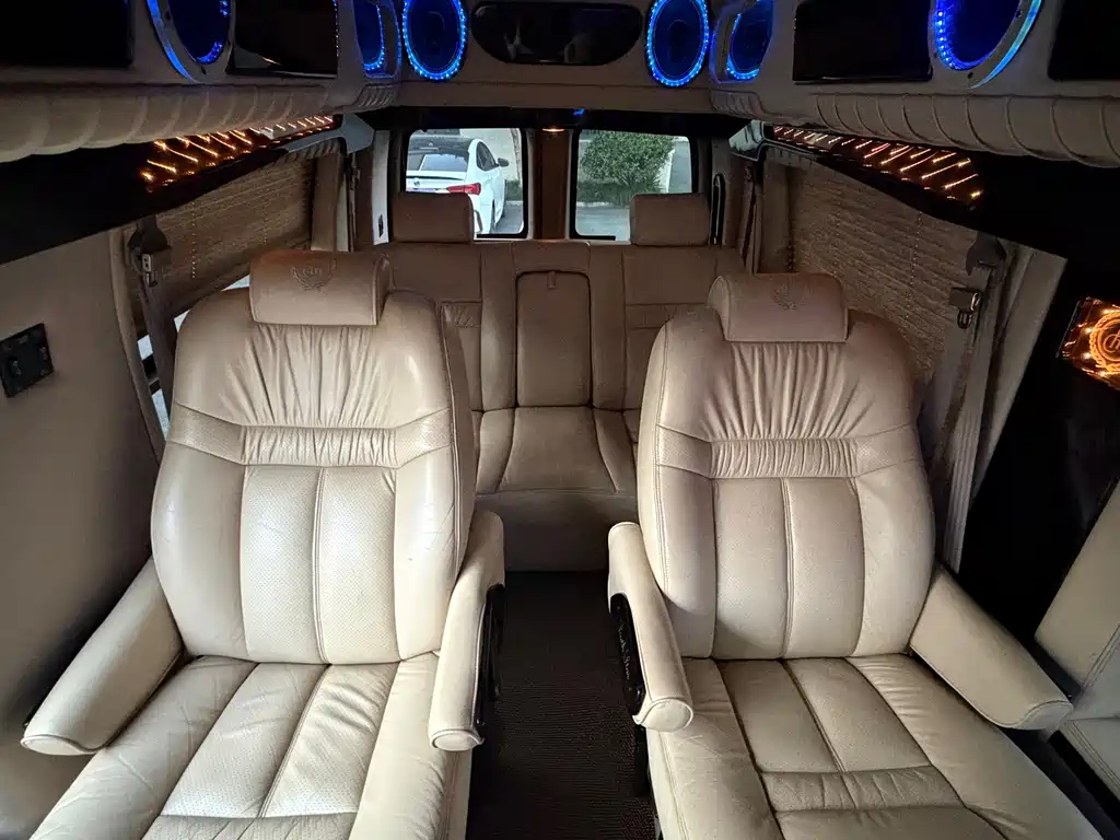 GMC Savana — миниатюра 9