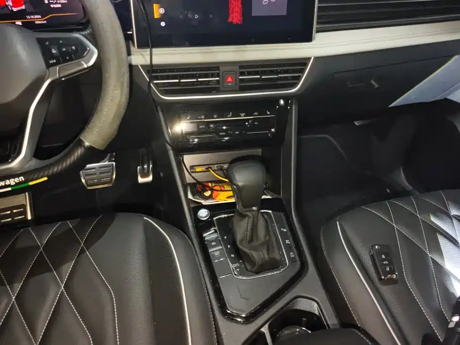 Volkswagen Tiguan L — миниатюра 16