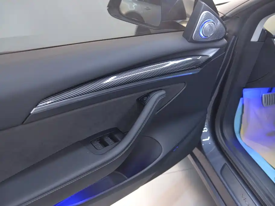 Tesla Model 3 — миниатюра 7