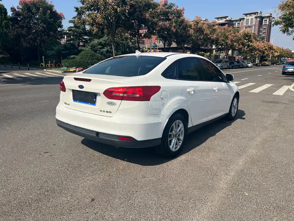 Ford Focus — миниатюра 6