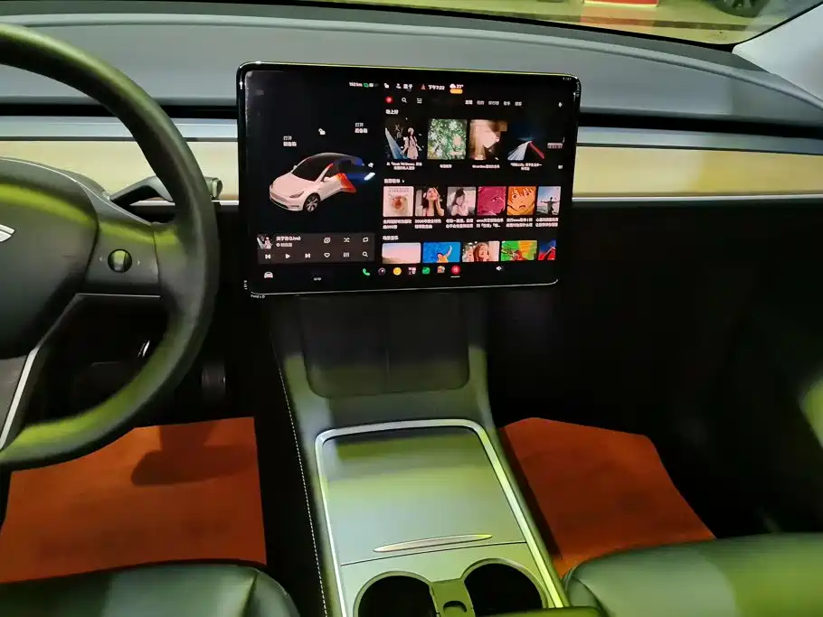 Tesla Model Y — миниатюра 16