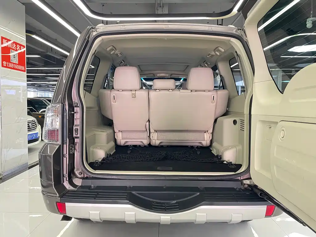 Mitsubishi Pajero (Import) — миниатюра 47