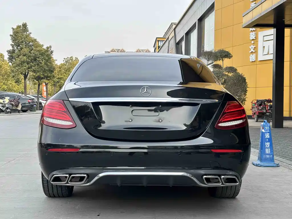 MERCEDES-BENZ E CLASS