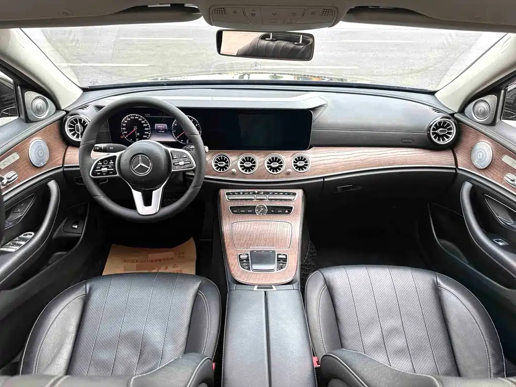 Mercedes-Benz E-Class — миниатюра 8