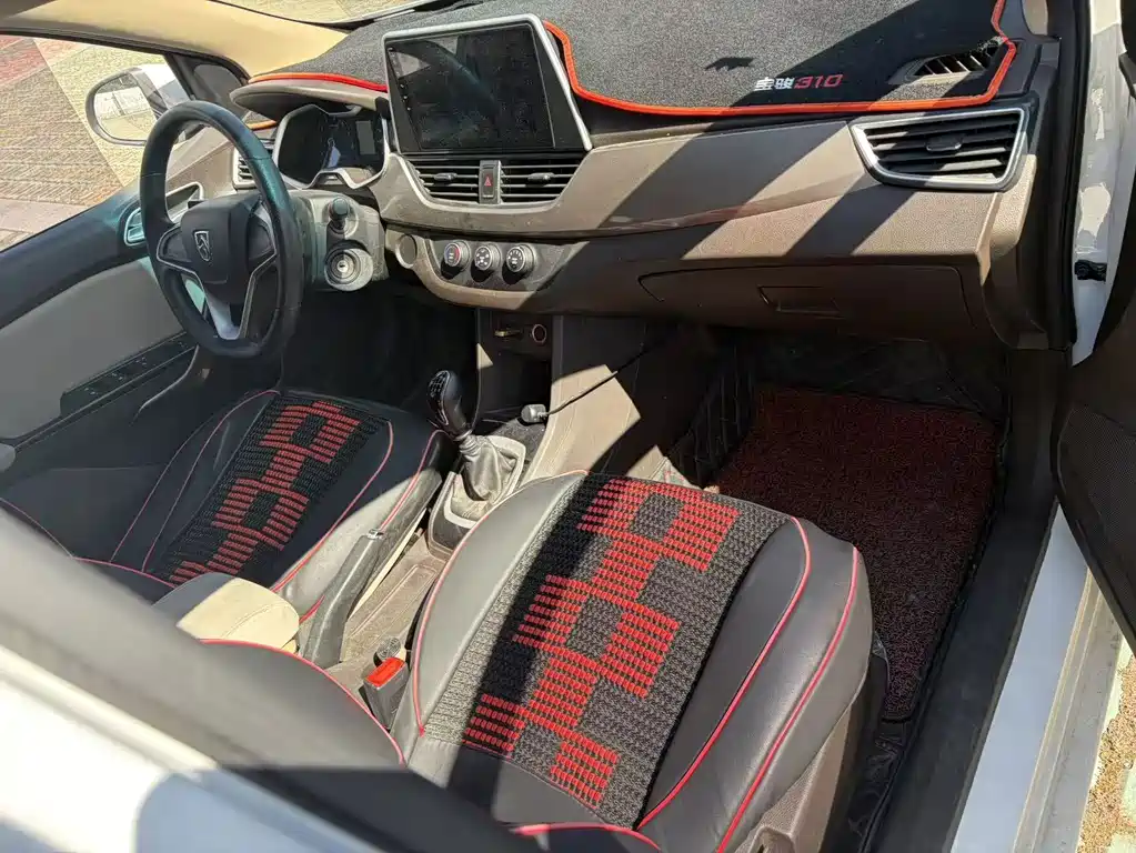 Baojun 310W — миниатюра 11